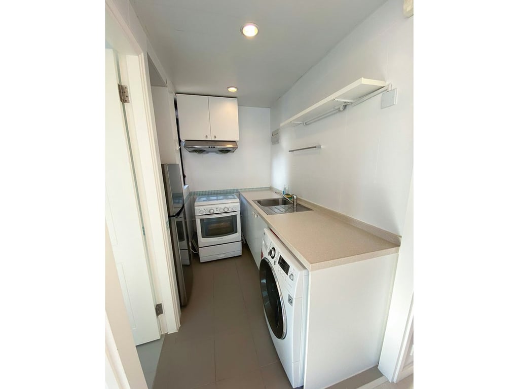 https://img.propertyraptor.com/cdn-cgi/imagedelivery/KD5bF_AFL0JDTbKLWF7z9g/ap8/ap8_001/hornet/prp/img/6c3f6cca8f991fb8e51f47ec9dd73d48.jpg/public