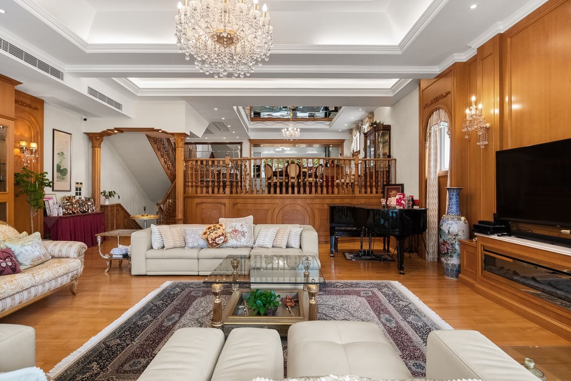 https://img.propertyraptor.com/cdn-cgi/imagedelivery/KD5bF_AFL0JDTbKLWF7z9g/ap8/ap8_001/hornet/prp/img/6c59c6233fe5c1ee5d2e01d0bdc07dcb-wtm.jpg/public
