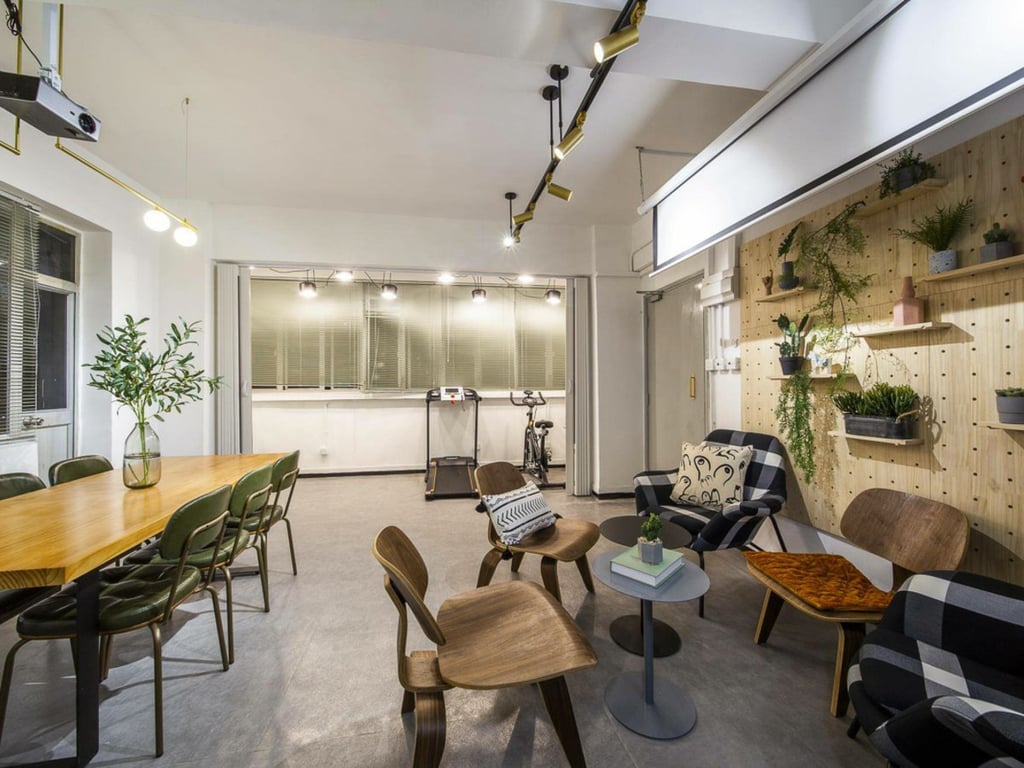 https://img.propertyraptor.com/cdn-cgi/imagedelivery/KD5bF_AFL0JDTbKLWF7z9g/ap8/ap8_001/hornet/prp/img/6c88b4f976634a5084d8b501f3d02832.jpg/public