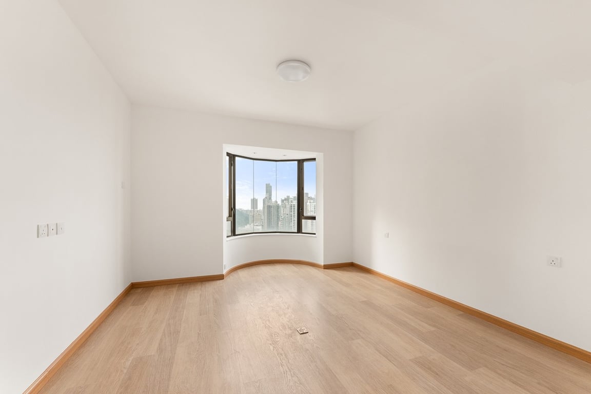 https://img.propertyraptor.com/cdn-cgi/imagedelivery/KD5bF_AFL0JDTbKLWF7z9g/ap8/ap8_001/hornet/prp/img/6cc0dc0dfc207f90513f1caf5562b4ea-wtm.jpg/public
