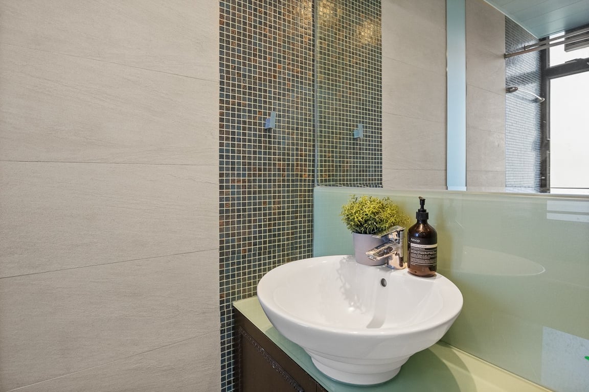 https://img.propertyraptor.com/cdn-cgi/imagedelivery/KD5bF_AFL0JDTbKLWF7z9g/ap8/ap8_001/hornet/prp/img/6cd27761710e2c53c036979d02ecdb9e-wtm.jpg/public
