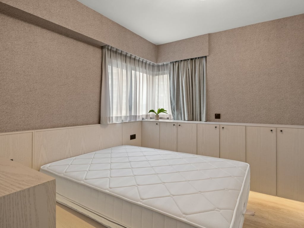 https://img.propertyraptor.com/cdn-cgi/imagedelivery/KD5bF_AFL0JDTbKLWF7z9g/ap8/ap8_001/hornet/prp/img/6ce8596163fa054767b4f36b8e46496a.jpg/public