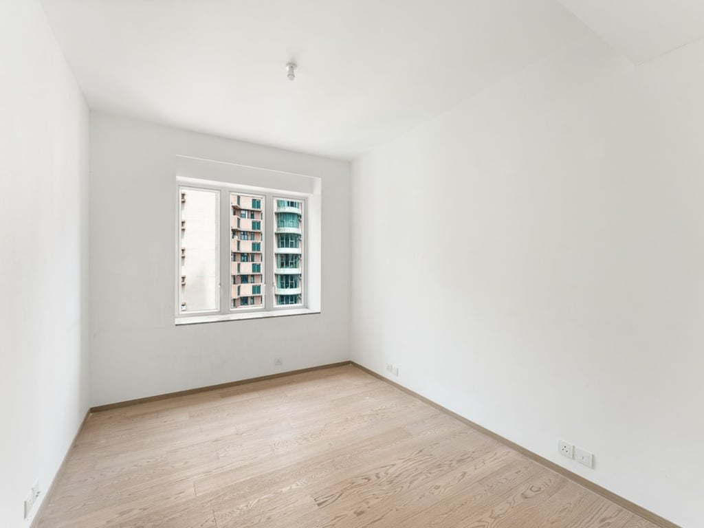 https://img.propertyraptor.com/cdn-cgi/imagedelivery/KD5bF_AFL0JDTbKLWF7z9g/ap8/ap8_001/hornet/prp/img/6cecc7b5f0e5a0ca8646292705661344.jpg/public