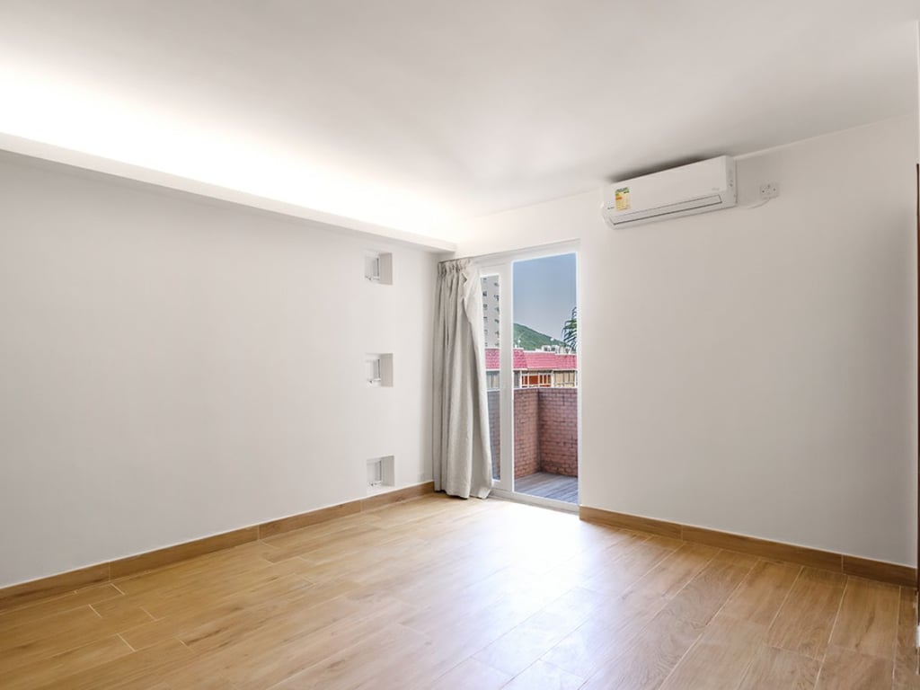 https://img.propertyraptor.com/cdn-cgi/imagedelivery/KD5bF_AFL0JDTbKLWF7z9g/ap8/ap8_001/hornet/prp/img/6cf1fbdca0f58d10f8952399c034e13f.jpg/public