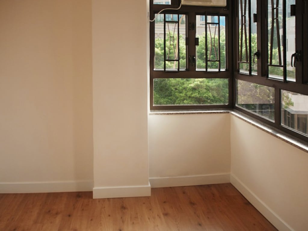 https://img.propertyraptor.com/cdn-cgi/imagedelivery/KD5bF_AFL0JDTbKLWF7z9g/ap8/ap8_001/hornet/prp/img/6d1e412dfbed7e1cea3d39d6c84f0185.jpg/public