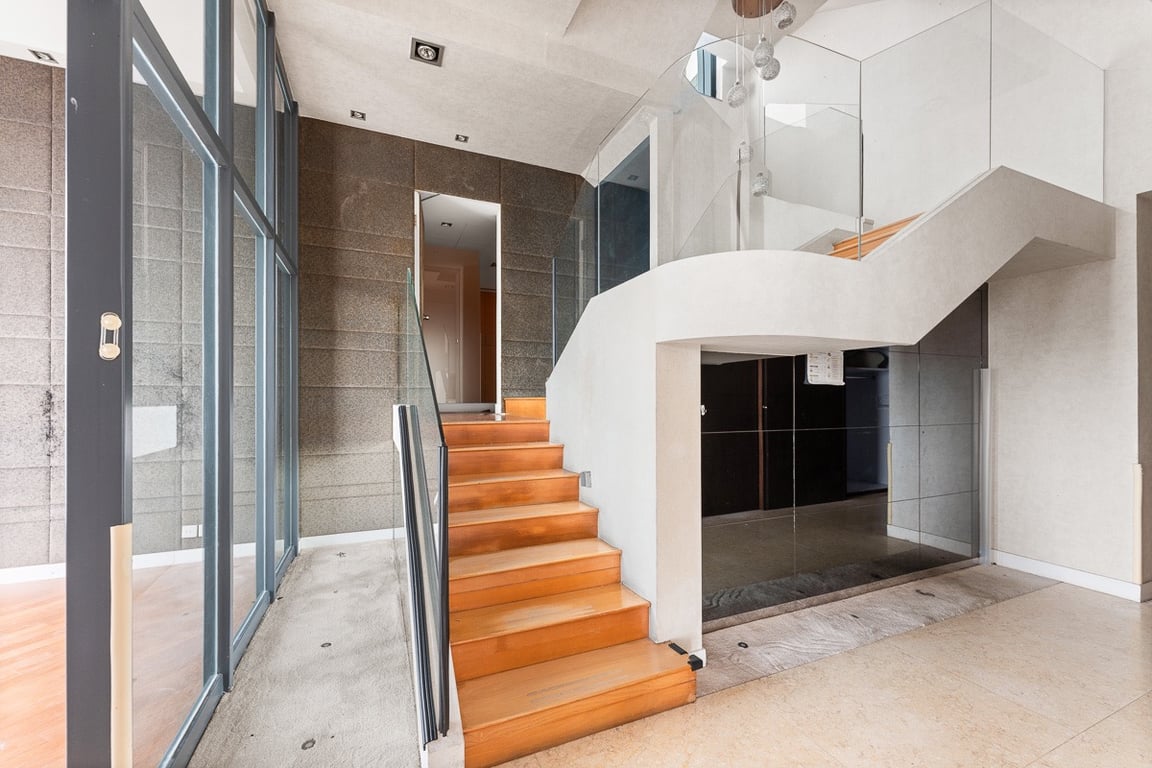 https://img.propertyraptor.com/cdn-cgi/imagedelivery/KD5bF_AFL0JDTbKLWF7z9g/ap8/ap8_001/hornet/prp/img/6d227b07db8f7799677b20de73dda578-wtm.jpg/public