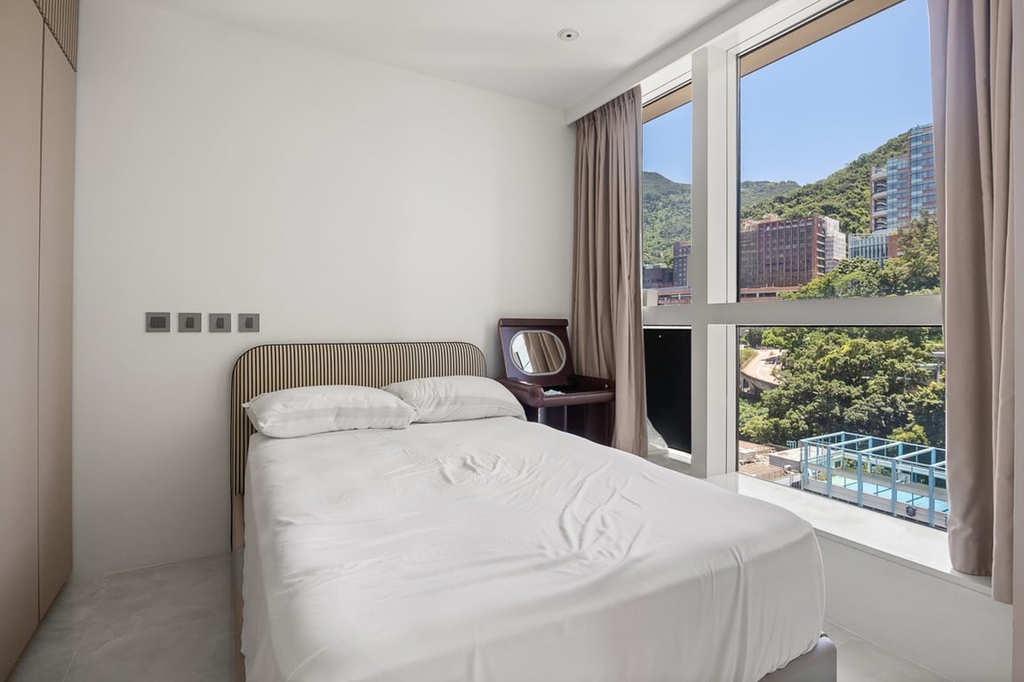 https://img.propertyraptor.com/cdn-cgi/imagedelivery/KD5bF_AFL0JDTbKLWF7z9g/ap8/ap8_001/hornet/prp/img/6d4f5b111a6b8d364df1860bb56d870d-wtm.jpg/public