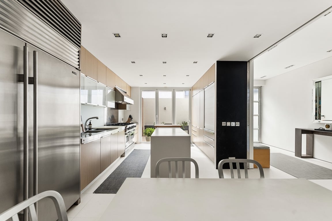 https://img.propertyraptor.com/cdn-cgi/imagedelivery/KD5bF_AFL0JDTbKLWF7z9g/ap8/ap8_001/hornet/prp/img/6d59708d1bdadc08d2ea6d771935b2ad-wtm.jpg/public