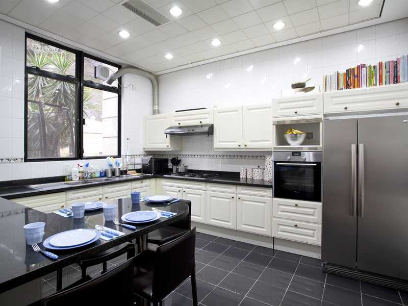 https://img.propertyraptor.com/cdn-cgi/imagedelivery/KD5bF_AFL0JDTbKLWF7z9g/ap8/ap8_001/hornet/prp/img/6d5f68c7f2f844817c44c6589eddabc0.jpg/public