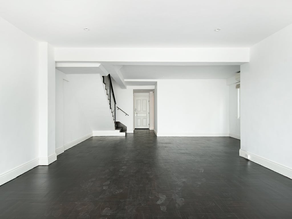 https://img.propertyraptor.com/cdn-cgi/imagedelivery/KD5bF_AFL0JDTbKLWF7z9g/ap8/ap8_001/hornet/prp/img/6d7ed65b478d4e90c33d07186b70cbcd.jpg/public