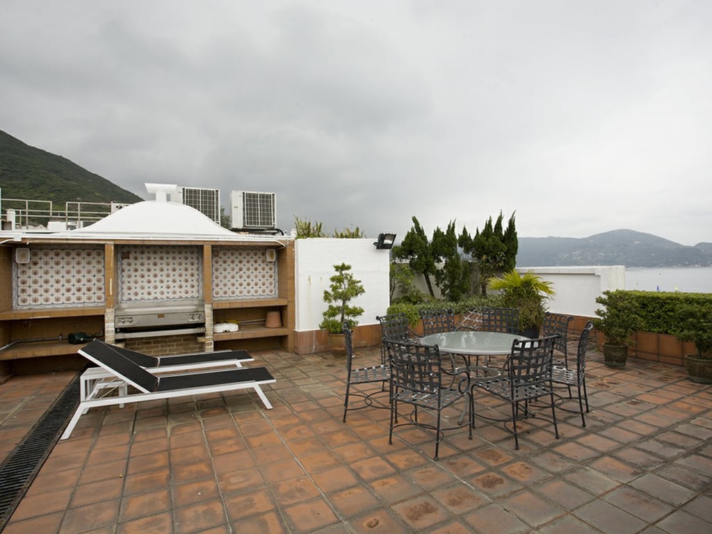 https://img.propertyraptor.com/cdn-cgi/imagedelivery/KD5bF_AFL0JDTbKLWF7z9g/ap8/ap8_001/hornet/prp/img/6d81065c25d621876f255c9b00648a5c.jpg/public
