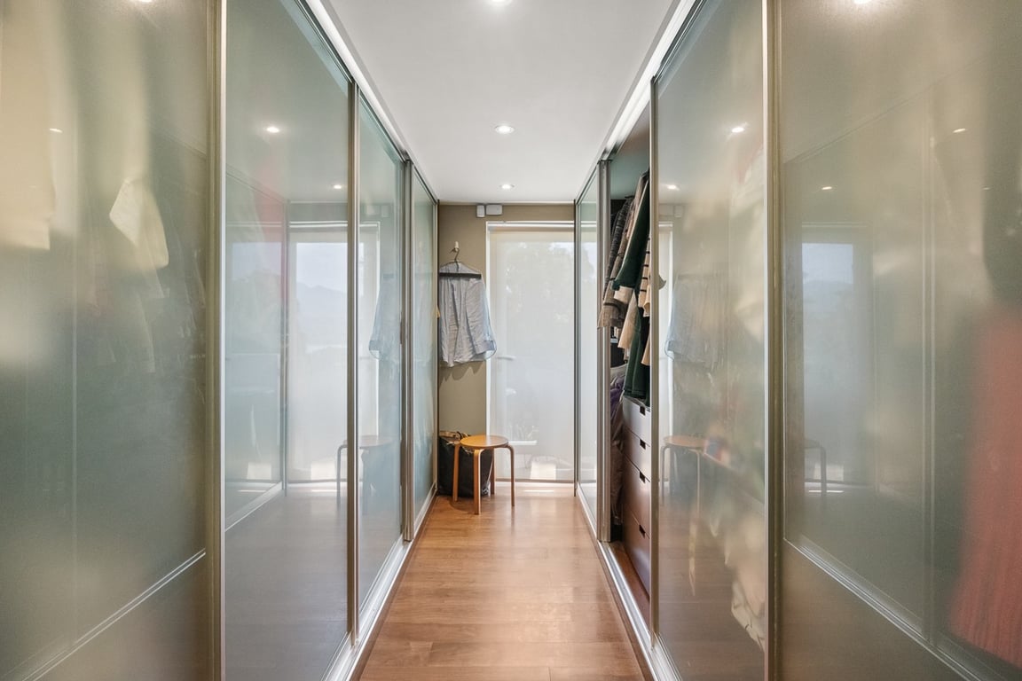 https://img.propertyraptor.com/cdn-cgi/imagedelivery/KD5bF_AFL0JDTbKLWF7z9g/ap8/ap8_001/hornet/prp/img/6da3f784609d33c40f2ee36095984b40-wtm.jpg/public