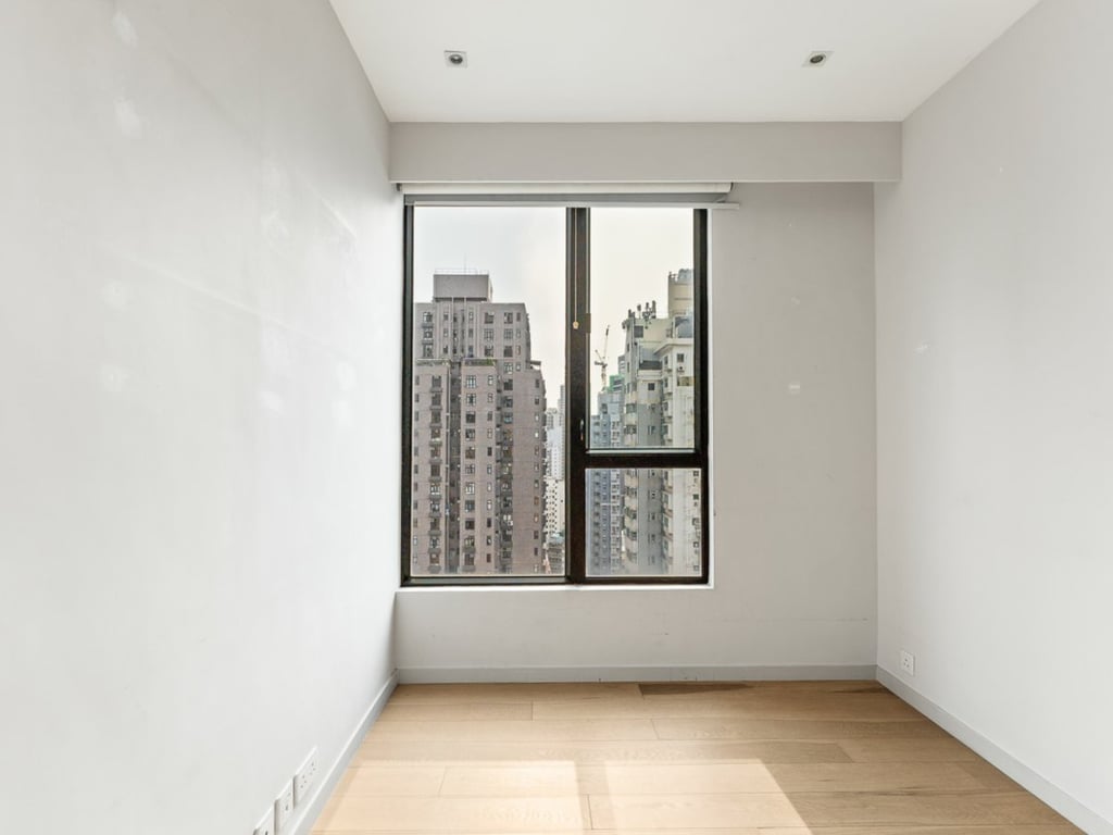 https://img.propertyraptor.com/cdn-cgi/imagedelivery/KD5bF_AFL0JDTbKLWF7z9g/ap8/ap8_001/hornet/prp/img/6db5949932a2c4c811d66606512e95ce.jpg/public