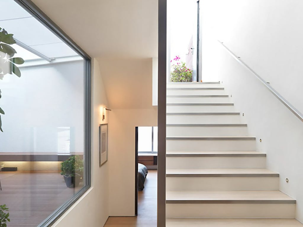 https://img.propertyraptor.com/cdn-cgi/imagedelivery/KD5bF_AFL0JDTbKLWF7z9g/ap8/ap8_001/hornet/prp/img/6dedae6af86da17bec807a1b8e1848a6.jpg/public