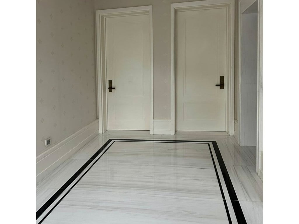 https://img.propertyraptor.com/cdn-cgi/imagedelivery/KD5bF_AFL0JDTbKLWF7z9g/ap8/ap8_001/hornet/prp/img/6e26390f1ca35582e823eada457ba409.jpg/public