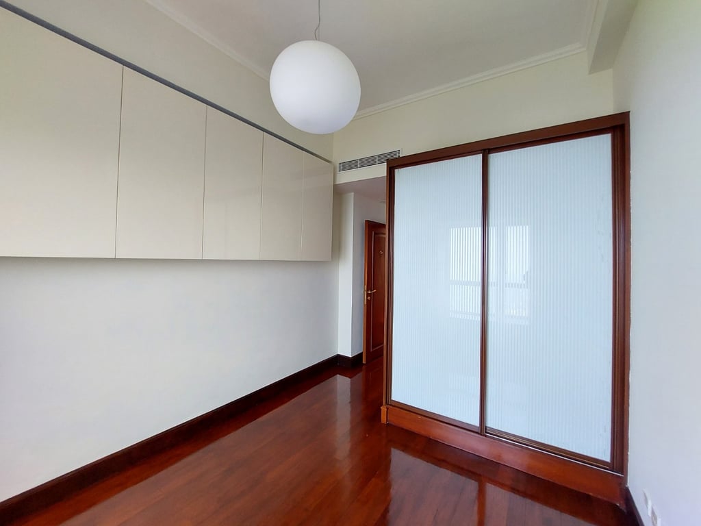 https://img.propertyraptor.com/cdn-cgi/imagedelivery/KD5bF_AFL0JDTbKLWF7z9g/ap8/ap8_001/hornet/prp/img/6e3a8328242b71d5f17d01ba435b4193-wtm.jpg/public