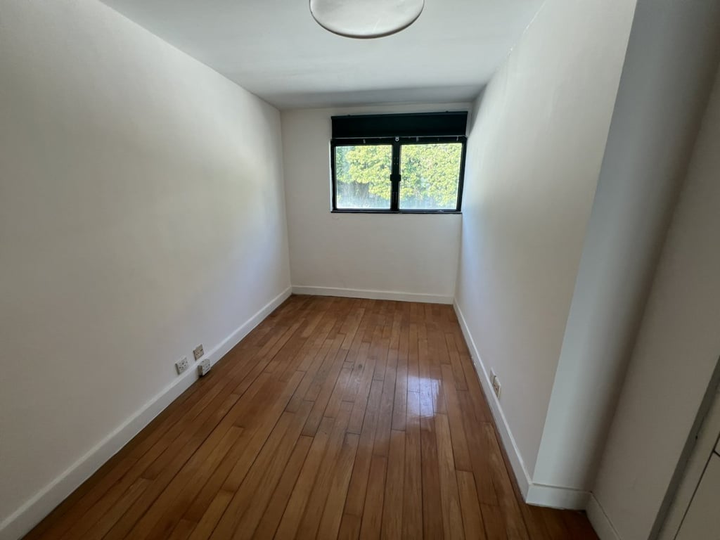 https://img.propertyraptor.com/cdn-cgi/imagedelivery/KD5bF_AFL0JDTbKLWF7z9g/ap8/ap8_001/hornet/prp/img/6e72ec30a47dfef91a2baef5a1f4d501.jpg/public