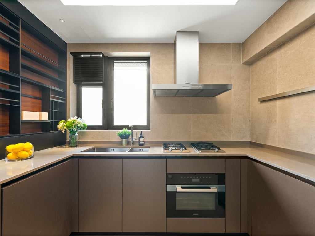 https://img.propertyraptor.com/cdn-cgi/imagedelivery/KD5bF_AFL0JDTbKLWF7z9g/ap8/ap8_001/hornet/prp/img/6e7800b5de34b10f055dbbd66fee048e.jpg/public