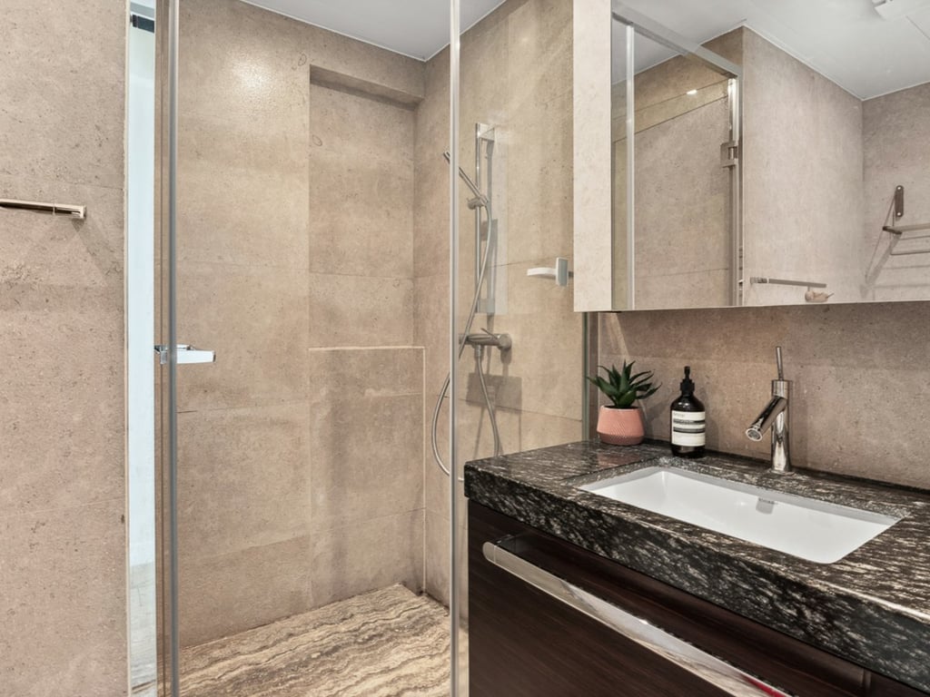 https://img.propertyraptor.com/cdn-cgi/imagedelivery/KD5bF_AFL0JDTbKLWF7z9g/ap8/ap8_001/hornet/prp/img/6e7bc6e44379f0dde6b5afee77cd165d.jpg/public