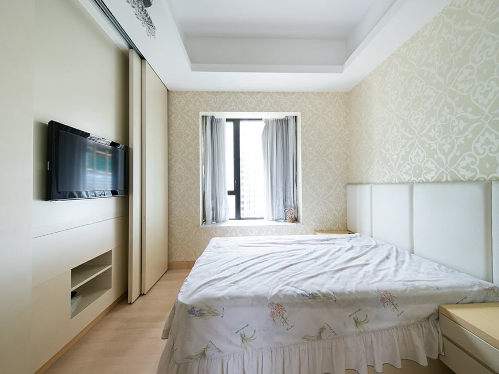 https://img.propertyraptor.com/cdn-cgi/imagedelivery/KD5bF_AFL0JDTbKLWF7z9g/ap8/ap8_001/hornet/prp/img/6e8334f6d916af826d271ba0c3622be6.jpg/public