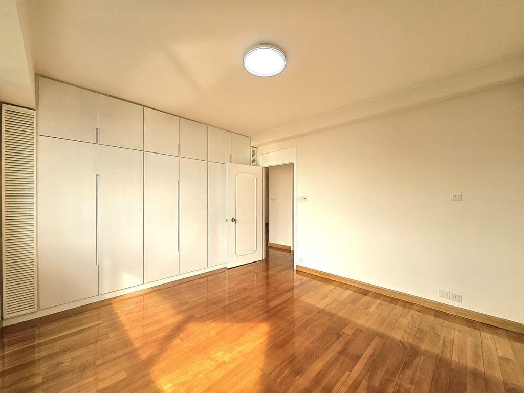 https://img.propertyraptor.com/cdn-cgi/imagedelivery/KD5bF_AFL0JDTbKLWF7z9g/ap8/ap8_001/hornet/prp/img/6e8e75c1e1af17a2450b92103ea44d48-wtm.jpg/public