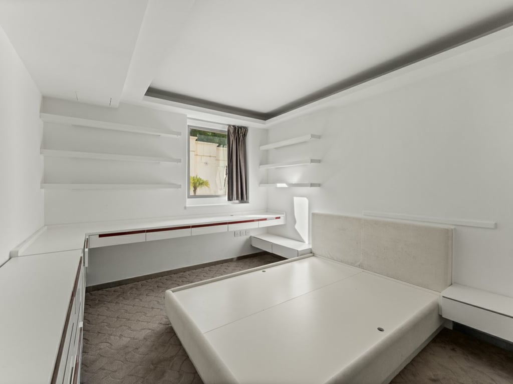 https://img.propertyraptor.com/cdn-cgi/imagedelivery/KD5bF_AFL0JDTbKLWF7z9g/ap8/ap8_001/hornet/prp/img/6eab7e7fe64beb8684b9c8ab182fdf2e-wtm.jpg/public