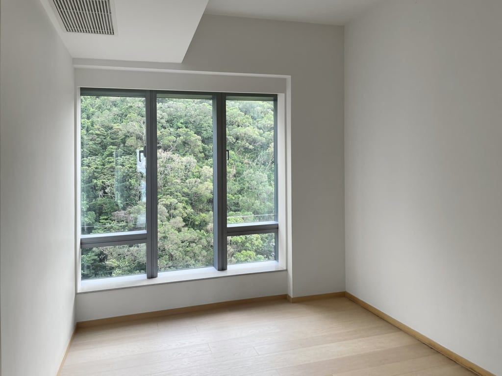https://img.propertyraptor.com/cdn-cgi/imagedelivery/KD5bF_AFL0JDTbKLWF7z9g/ap8/ap8_001/hornet/prp/img/6ecc49d8bbc8ce780665e40d81bdd303.jpg/public