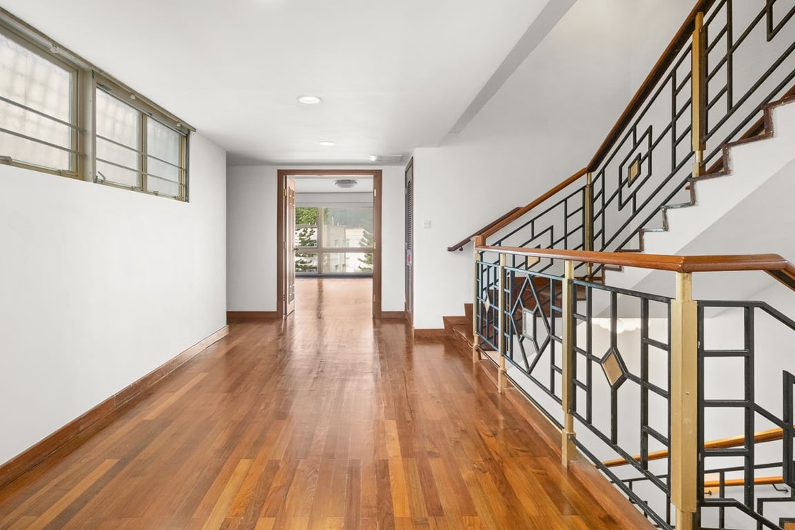 https://img.propertyraptor.com/cdn-cgi/imagedelivery/KD5bF_AFL0JDTbKLWF7z9g/ap8/ap8_001/hornet/prp/img/6f1f2f398012a12485669f21e78bba27-wtm.jpg/public