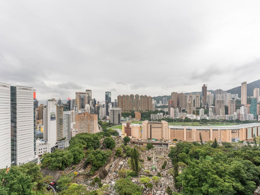 https://img.propertyraptor.com/cdn-cgi/imagedelivery/KD5bF_AFL0JDTbKLWF7z9g/ap8/ap8_001/hornet/prp/img/6f42e6e186d2a7e6071e27f849cf809b.jpg/public