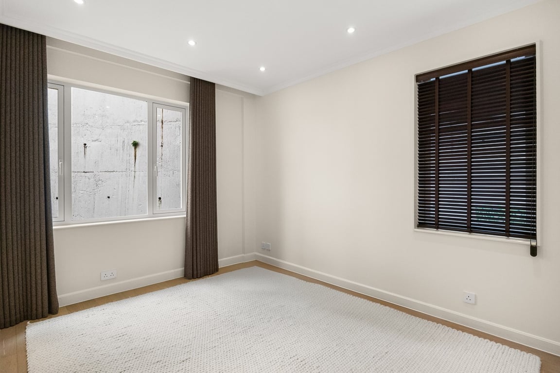 https://img.propertyraptor.com/cdn-cgi/imagedelivery/KD5bF_AFL0JDTbKLWF7z9g/ap8/ap8_001/hornet/prp/img/6f8836a02022c02c8a04e550261c551f-wtm.jpg/public