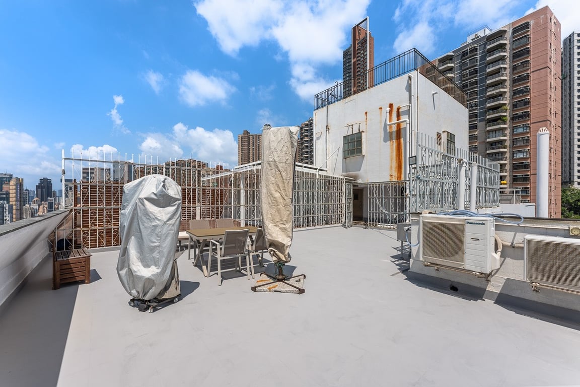 https://img.propertyraptor.com/cdn-cgi/imagedelivery/KD5bF_AFL0JDTbKLWF7z9g/ap8/ap8_001/hornet/prp/img/6f9f66fe846de0527d482457c89815b4-wtm.jpg/public