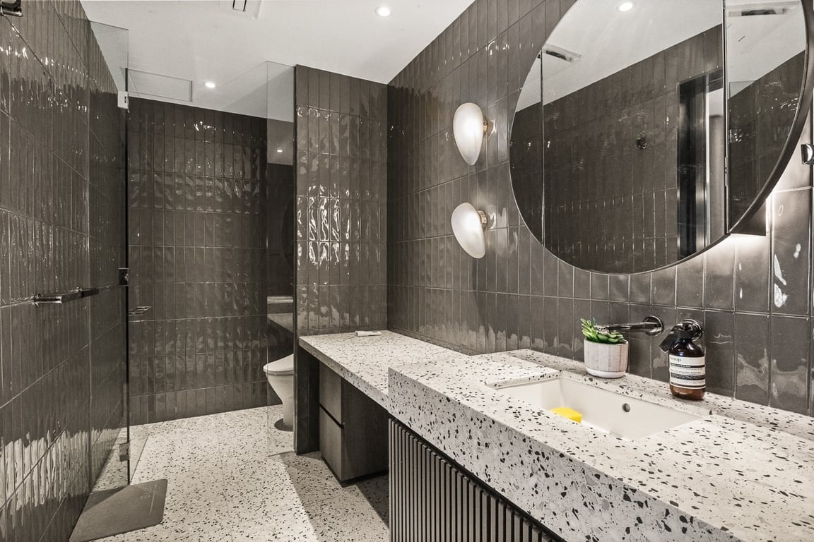 https://img.propertyraptor.com/cdn-cgi/imagedelivery/KD5bF_AFL0JDTbKLWF7z9g/ap8/ap8_001/hornet/prp/img/6fcbf9d09a179ab9c42bb0dcad4e1c38-wtm.jpg/public