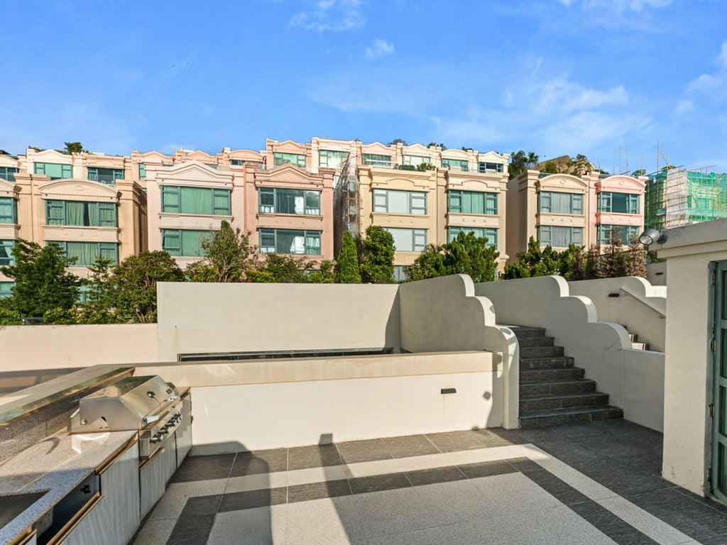 https://img.propertyraptor.com/cdn-cgi/imagedelivery/KD5bF_AFL0JDTbKLWF7z9g/ap8/ap8_001/hornet/prp/img/6fcc8084ce8341583fdfc0854e643695.jpg/public