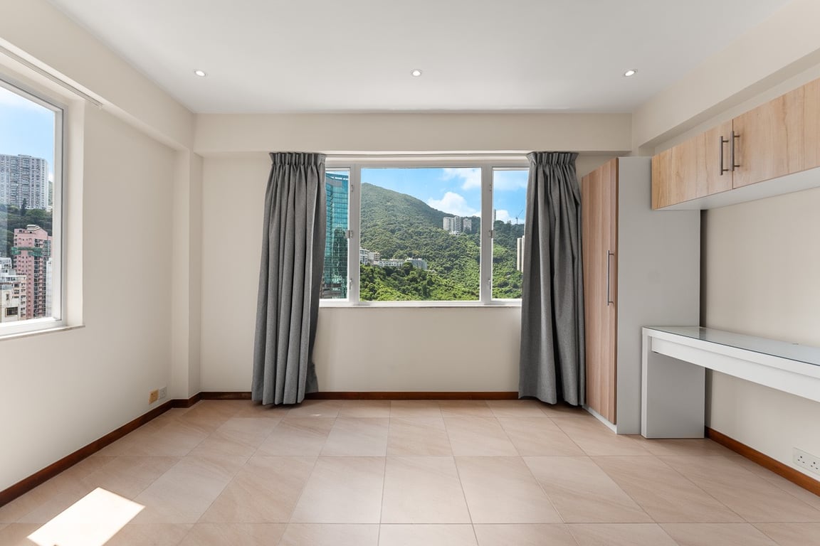 https://img.propertyraptor.com/cdn-cgi/imagedelivery/KD5bF_AFL0JDTbKLWF7z9g/ap8/ap8_001/hornet/prp/img/7011d91cf1d7f08d409ae03c6b92b8e3-wtm.jpg/public