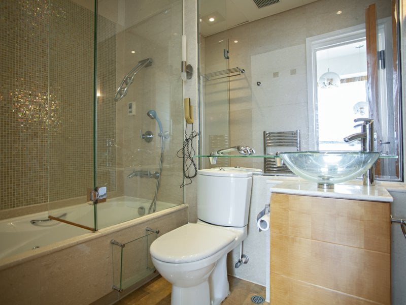https://img.propertyraptor.com/cdn-cgi/imagedelivery/KD5bF_AFL0JDTbKLWF7z9g/ap8/ap8_001/hornet/prp/img/70368713e839fc3c490e72dc8163ab4d.jpg/public