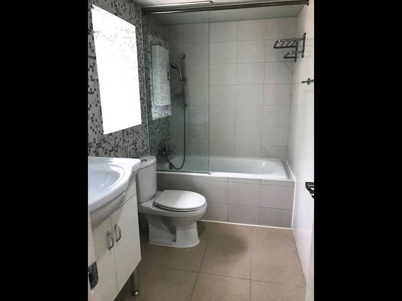 https://img.propertyraptor.com/cdn-cgi/imagedelivery/KD5bF_AFL0JDTbKLWF7z9g/ap8/ap8_001/hornet/prp/img/707fe11f5b7a80a49eeb3130229a8f0c.jpg/public