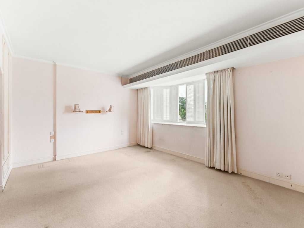 https://img.propertyraptor.com/cdn-cgi/imagedelivery/KD5bF_AFL0JDTbKLWF7z9g/ap8/ap8_001/hornet/prp/img/7083f296eced8f4c41c57bb1533cb854-wtm.jpg/public