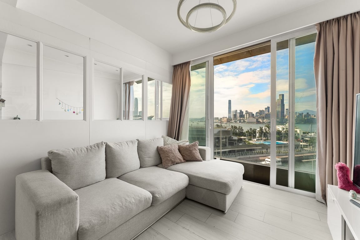 https://img.propertyraptor.com/cdn-cgi/imagedelivery/KD5bF_AFL0JDTbKLWF7z9g/ap8/ap8_001/hornet/prp/img/708df112dd5376afae07b44ecd7d6bb3-wtm.jpg/public