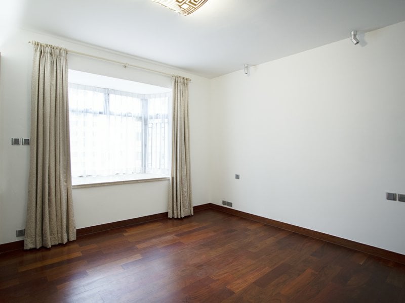https://img.propertyraptor.com/cdn-cgi/imagedelivery/KD5bF_AFL0JDTbKLWF7z9g/ap8/ap8_001/hornet/prp/img/70a4311c4a03ee4a042b5dac3050a307.jpg/public