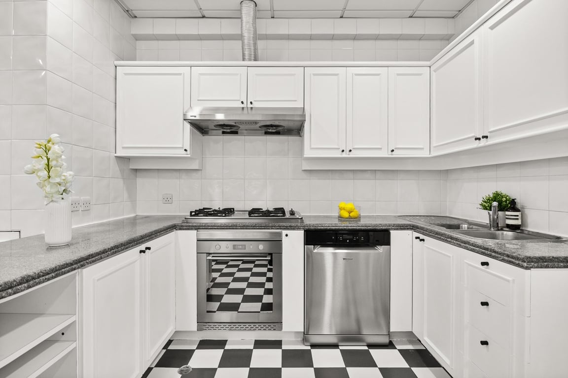 https://img.propertyraptor.com/cdn-cgi/imagedelivery/KD5bF_AFL0JDTbKLWF7z9g/ap8/ap8_001/hornet/prp/img/70c93cc5a337c8cd6365b44be0d32a0b-wtm.jpg/public