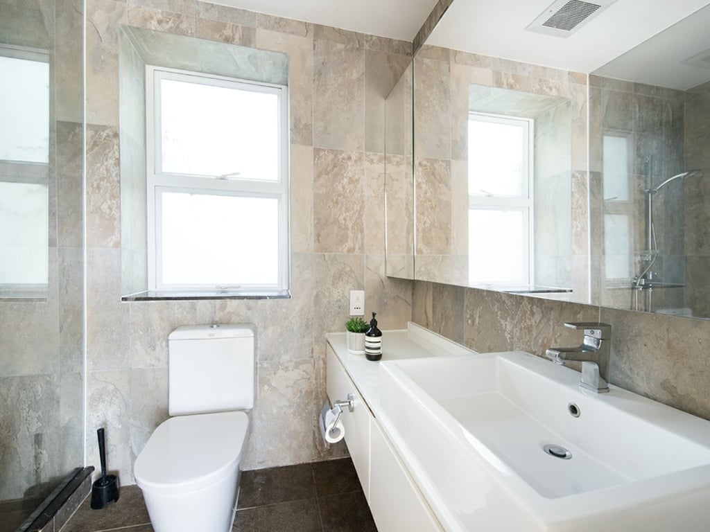 https://img.propertyraptor.com/cdn-cgi/imagedelivery/KD5bF_AFL0JDTbKLWF7z9g/ap8/ap8_001/hornet/prp/img/70cdca96db4a8cd4030327b9cdd72f4e.jpg/public