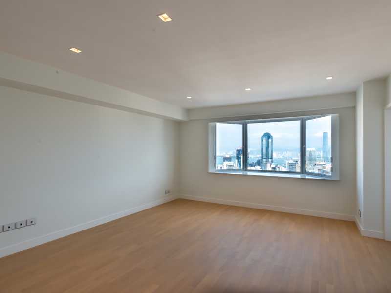 https://img.propertyraptor.com/cdn-cgi/imagedelivery/KD5bF_AFL0JDTbKLWF7z9g/ap8/ap8_001/hornet/prp/img/70d11bd96ef4955a0571634bbbfe2bbe.jpg/public