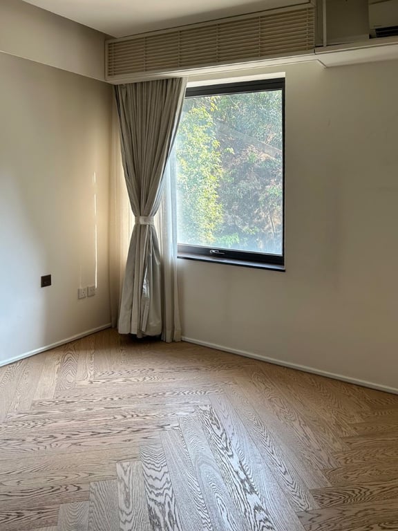 https://img.propertyraptor.com/cdn-cgi/imagedelivery/KD5bF_AFL0JDTbKLWF7z9g/ap8/ap8_001/hornet/prp/img/7133939fc870ecb6150410806b75ee5c-wtm.jpg/public