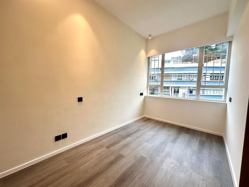 https://img.propertyraptor.com/cdn-cgi/imagedelivery/KD5bF_AFL0JDTbKLWF7z9g/ap8/ap8_001/hornet/prp/img/7172ba8ae3ec770006ebd300b92e1fbb-wtm.jpg/public