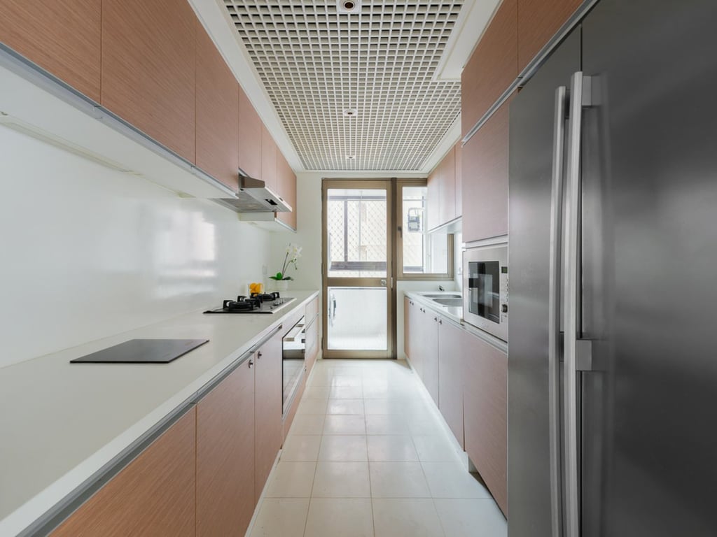 https://img.propertyraptor.com/cdn-cgi/imagedelivery/KD5bF_AFL0JDTbKLWF7z9g/ap8/ap8_001/hornet/prp/img/71d4829e37fb62d93490a2a73946d4d1.jpg/public