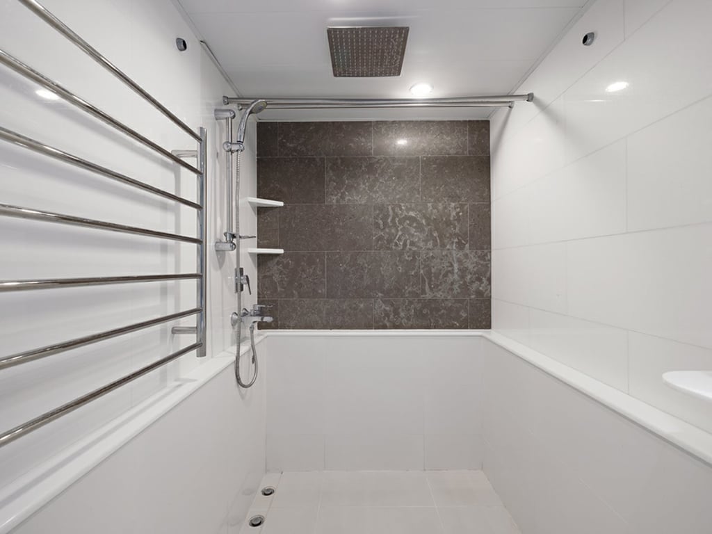 https://img.propertyraptor.com/cdn-cgi/imagedelivery/KD5bF_AFL0JDTbKLWF7z9g/ap8/ap8_001/hornet/prp/img/71d4e825f49e9b66cb969a3f3a92be8e.jpg/public