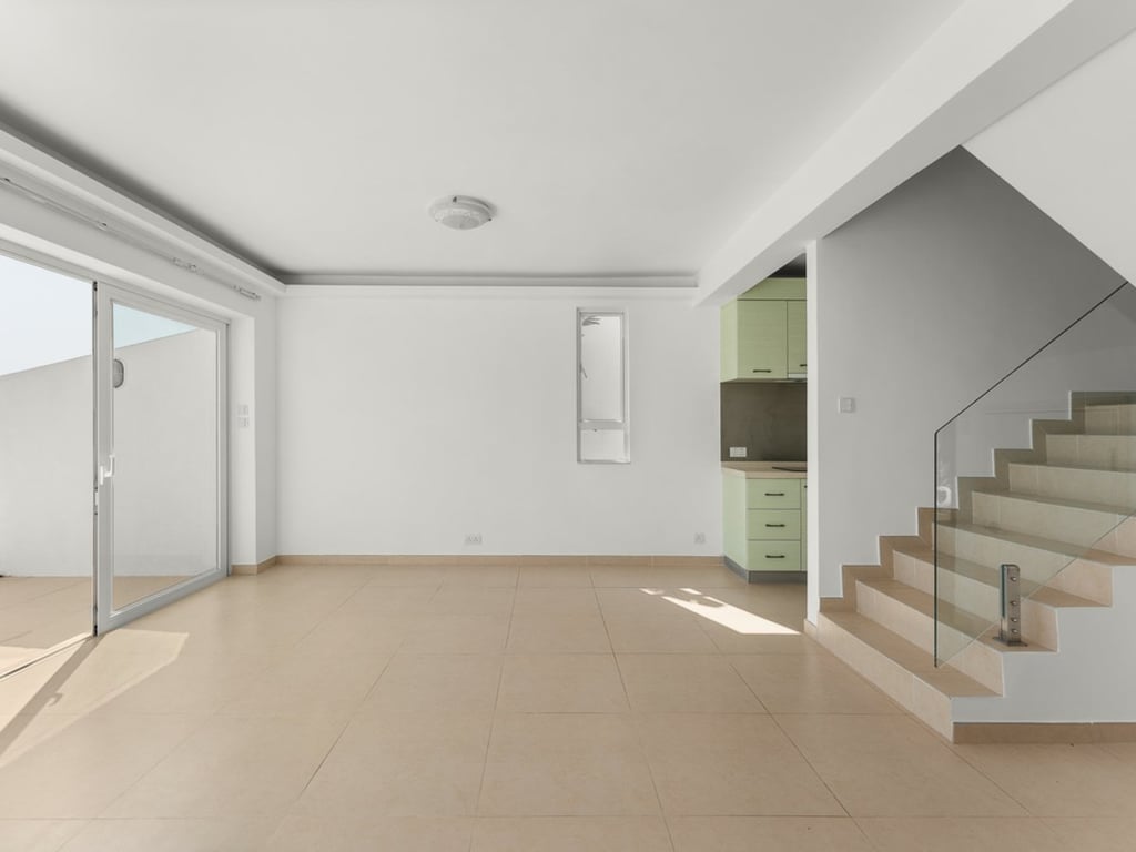 https://img.propertyraptor.com/cdn-cgi/imagedelivery/KD5bF_AFL0JDTbKLWF7z9g/ap8/ap8_001/hornet/prp/img/71d9791c31886e484d7219afbb3703a4.jpg/public