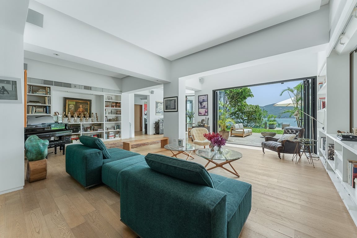 https://img.propertyraptor.com/cdn-cgi/imagedelivery/KD5bF_AFL0JDTbKLWF7z9g/ap8/ap8_001/hornet/prp/img/7204e5499102afe649299d91c2b375b7-wtm.jpg/public