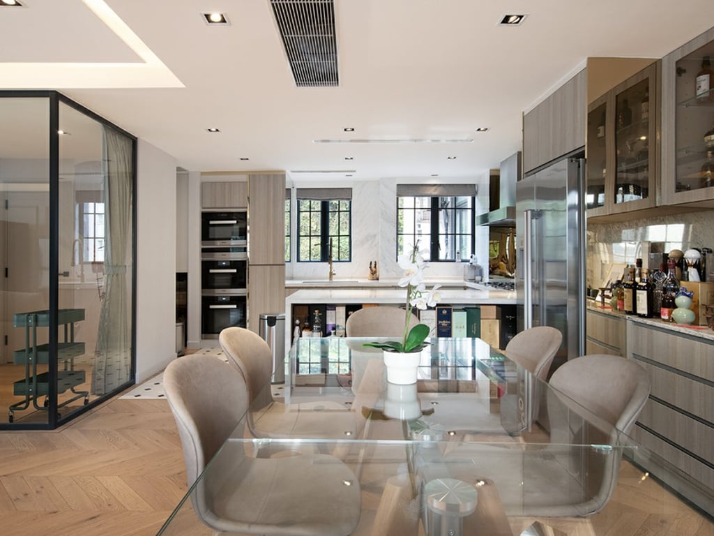 https://img.propertyraptor.com/cdn-cgi/imagedelivery/KD5bF_AFL0JDTbKLWF7z9g/ap8/ap8_001/hornet/prp/img/720d118ee3183bf8de5f8621bbb33d4f.jpg/public