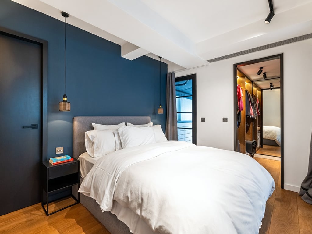 https://img.propertyraptor.com/cdn-cgi/imagedelivery/KD5bF_AFL0JDTbKLWF7z9g/ap8/ap8_001/hornet/prp/img/7211b7f01de0aa4f4d485484c89ea629.jpg/public